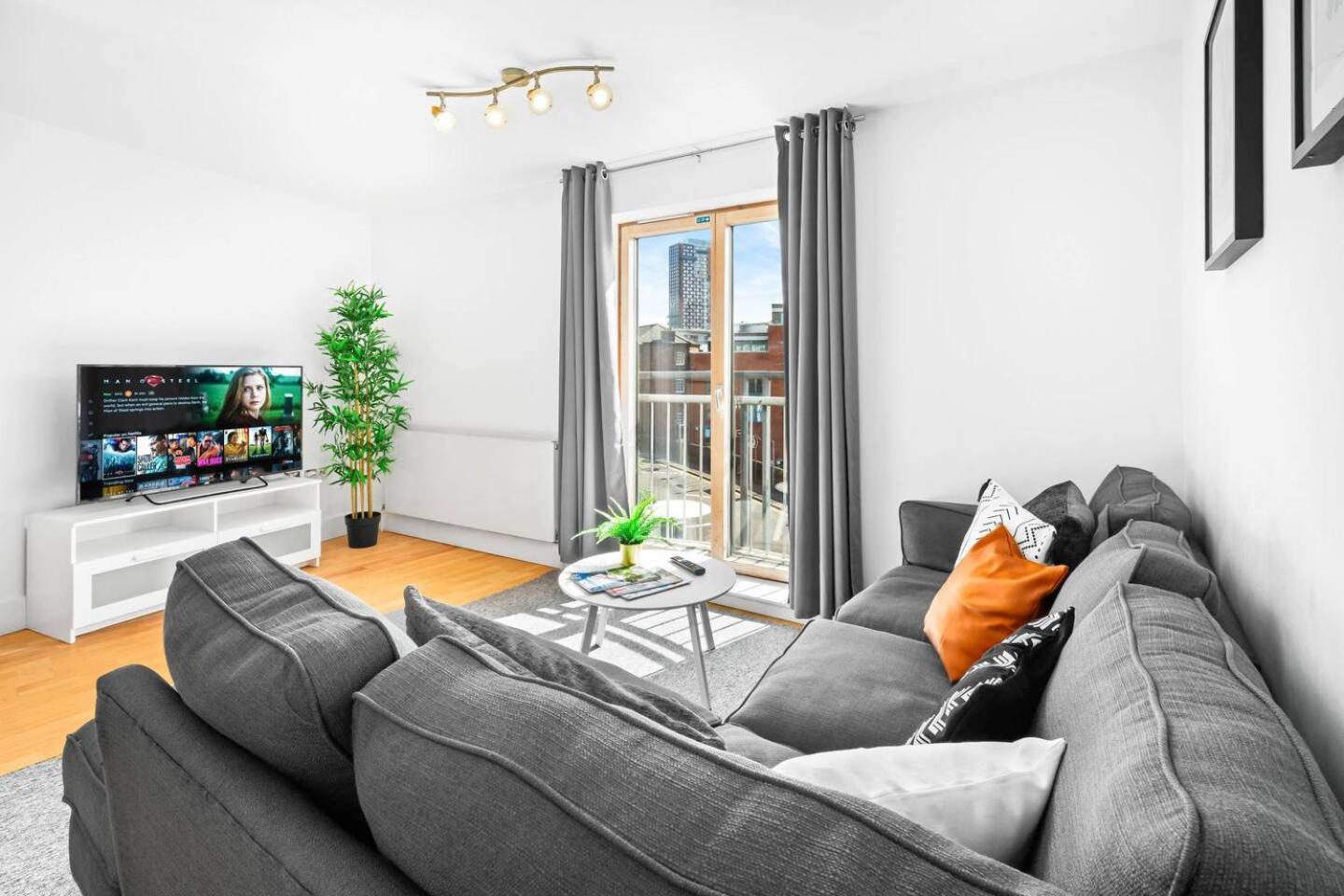 City Centre - Two Bedroom Apartment - Juliet Balcony - Secure Parking - Wifi - Smart Tv - Top Rated -33S Birmingham Exterior photo