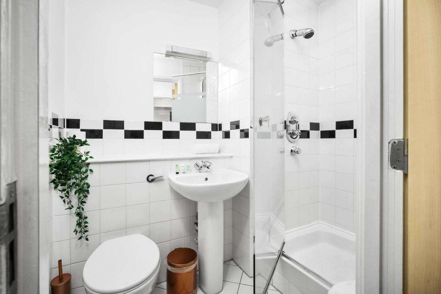 City Centre - Two Bedroom Apartment - Juliet Balcony - Secure Parking - Wifi - Smart Tv - Top Rated -33S Birmingham Exterior photo